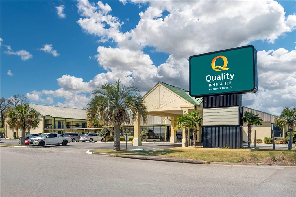 Quality Inn & Suites Near Lake Eufaula Exterior photo