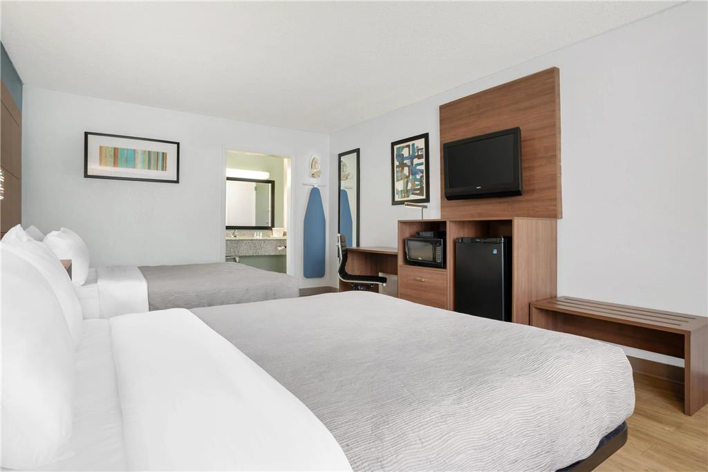 Quality Inn & Suites Near Lake Eufaula Room photo